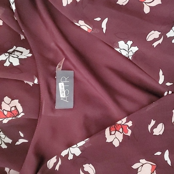 ASTR the Label Floral Romper in maroon size XS - Picture 6 of 6